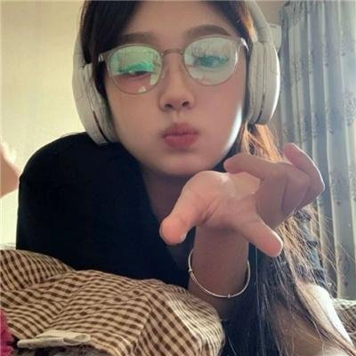 黑色警戒线海报