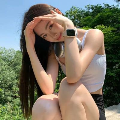 君是慕容卿似花海报