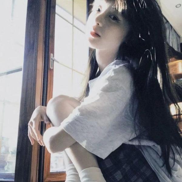 姹紫嫣红碧绿波海报